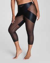 SPANXshapeâ„¢ Satin-Xâ„¢ High-Waisted Capri | Very Black